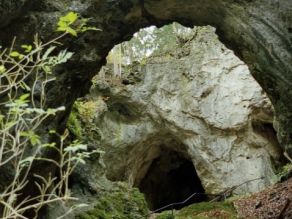 In der Höhlenruine Riesenburg