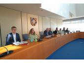 PM 12/2024:  Oberbürgermeister Thomas Ebersberger sowie Vertreter des Umweltamtes der Stadt Bayreuth, des LfU und der Kartierer bei der Vorstellung der Ergebnisse der Biotopkartierung in der Stadt Bayreuth 