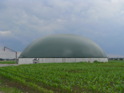 Das Kuppeldach einer Biogasanlage.