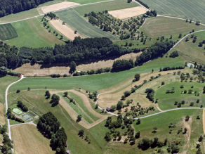 Luftbild: Streuobstwiesen, landwirtschaftlich genutzte Flächen und kleine Waldinseln