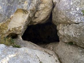 Blick in eine der Ofnethöhlen
