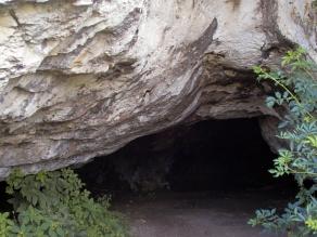 Blick in eine der Ofnethöhlen