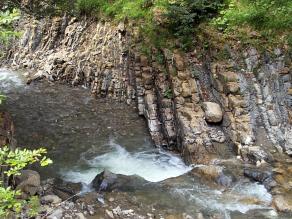 Die Schichtungen des Flysch-Zonen-Gesteins