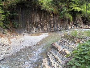 Die Schichtungen des Flysch-Zonen-Gesteins