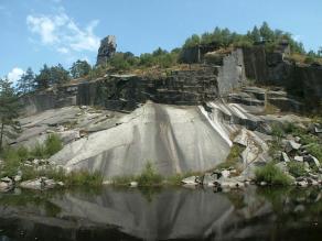 Der Steinbruch an der Westseite des Schlossbergs