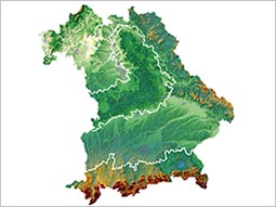 Bayernkarte mit dem markierten Projektgebiet, das über die Hälfte der Landesfläche ausmacht