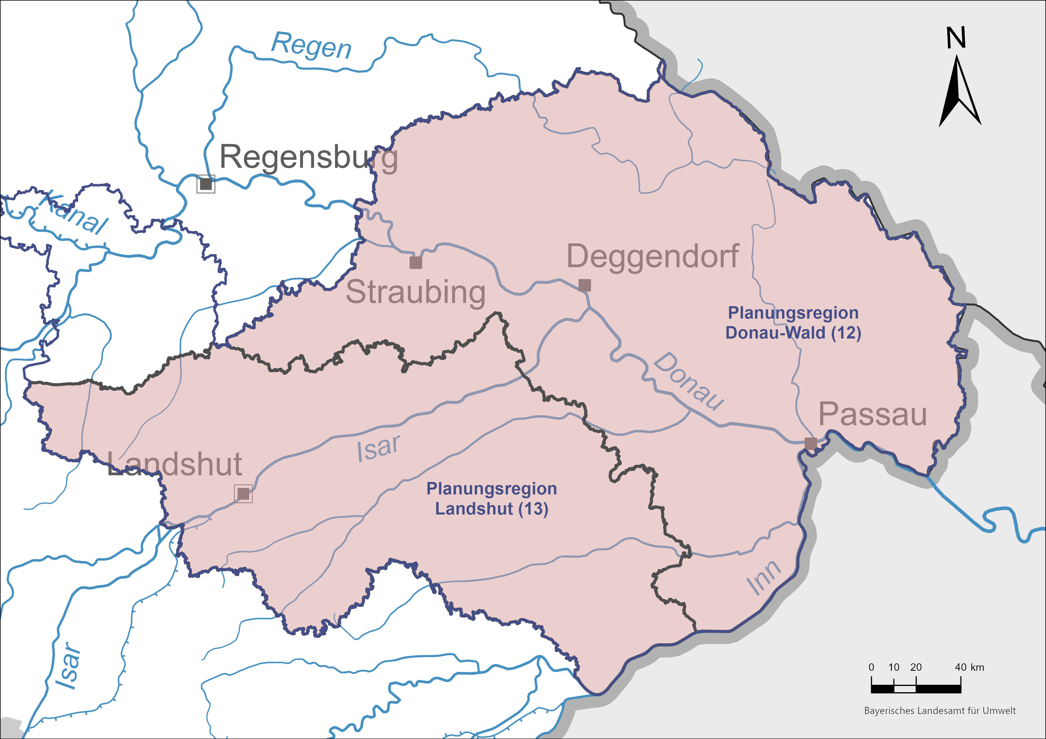 Kartenausschnitt des südöstlichen Bayerns mit den Planungsregionen Donau-Wald (12) und Landshut (13) in der Projektregion Niederbayern. Donau, Isar und Inn sind als wichtigste Flüsse zu nennen.