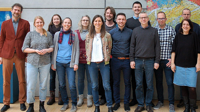 Das Team des Klima-Zentrums - Gruppenfoto im Foyer des LfUs in Hof.