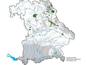 Bayernkarte mit der Verbreitung des Moorfrosches. Die südbayerischen Vorkommen sind vermutlich alle erloschen, nur im Mündungsgebiet der Isar in die Donau besteht noch ein isoliertes Vorkommen. In Nordbayern konnten hingegen durch gezielte Hilfsmaßnahmen etliche Bestände stabilisiert werden