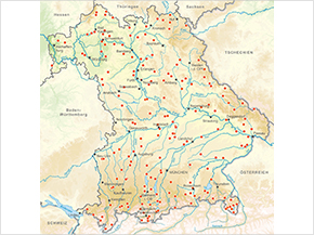 Bayernkarte mit Punkten, welche die Standorte des Insektenmonitorings angeben.