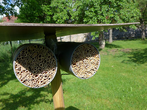 Nisthilfe zur Erfassung von oberirdisch nistenden Bienen, Wespen, ihrer Gegenspieler sowie zur Entnahme von Pollenproben 