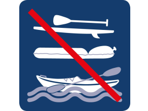 Durchgestrichen untereinander dargestellt: Surfbrrett, Matratze, Paddelboot. Durchgestrichen untereinander dargestellt: Surfbrrett, Matratze, Paddelboot.