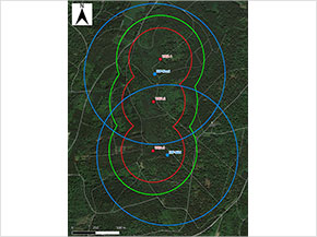 Eine Karte des Standortes des Turmes mit eingezeichnetem Kamerasystem Identiflight-Nord und Identiflight-Süd und mit blau eingezeichneten Beobachtungsradien von 750 m. Um die rot eingezeichneten Windenergieanlagen-Standorte liegen jeweils der innere (rot eingezeichnet mit 335 m Durchmesser) und äußere (grün eingezeichnet mit 467 m Durchmesser) Abschaltzylinder.