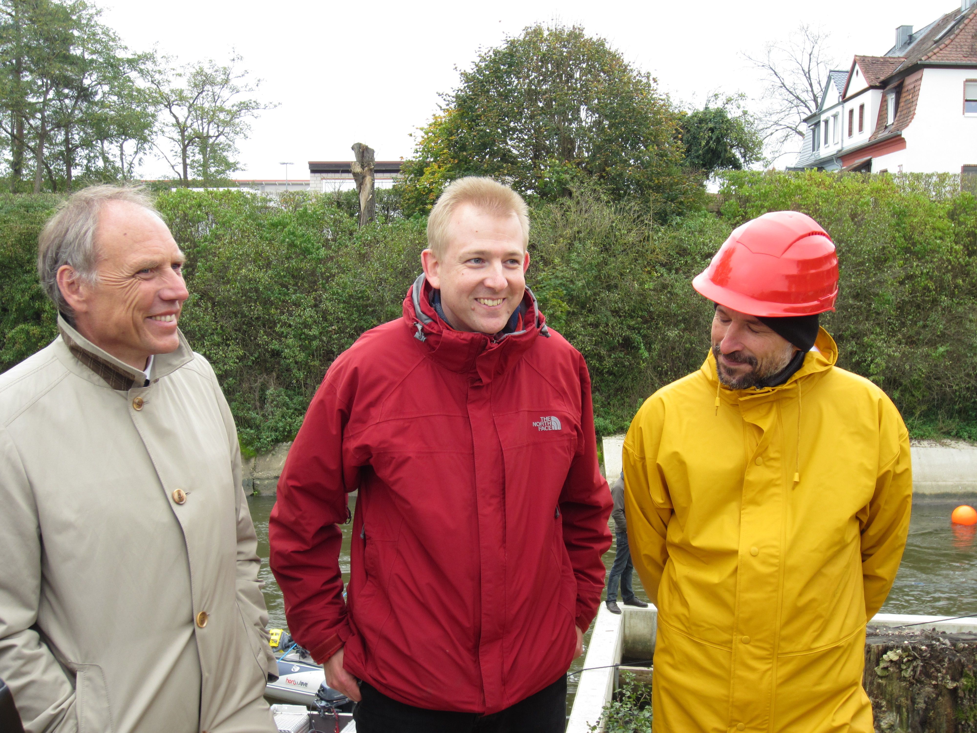 Präsident Claus Kumutat vom LfU, Prof. Dr. Jürgen Geist und Dr. Pander von der TUM (v.li.n.re.) (Quelle: Bayerisches Landesamt für Umwelt) Präsident Claus Kumutat vom LfU, Prof. Dr. Jürgen Geist und Dr. Pander von der TUM (v.li.n.re.)