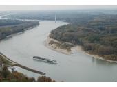 PM 13/2020:  An der Donau bei Hainburg lässt sich die Ablagerung von Sedimenten sehr gut erkennen. 