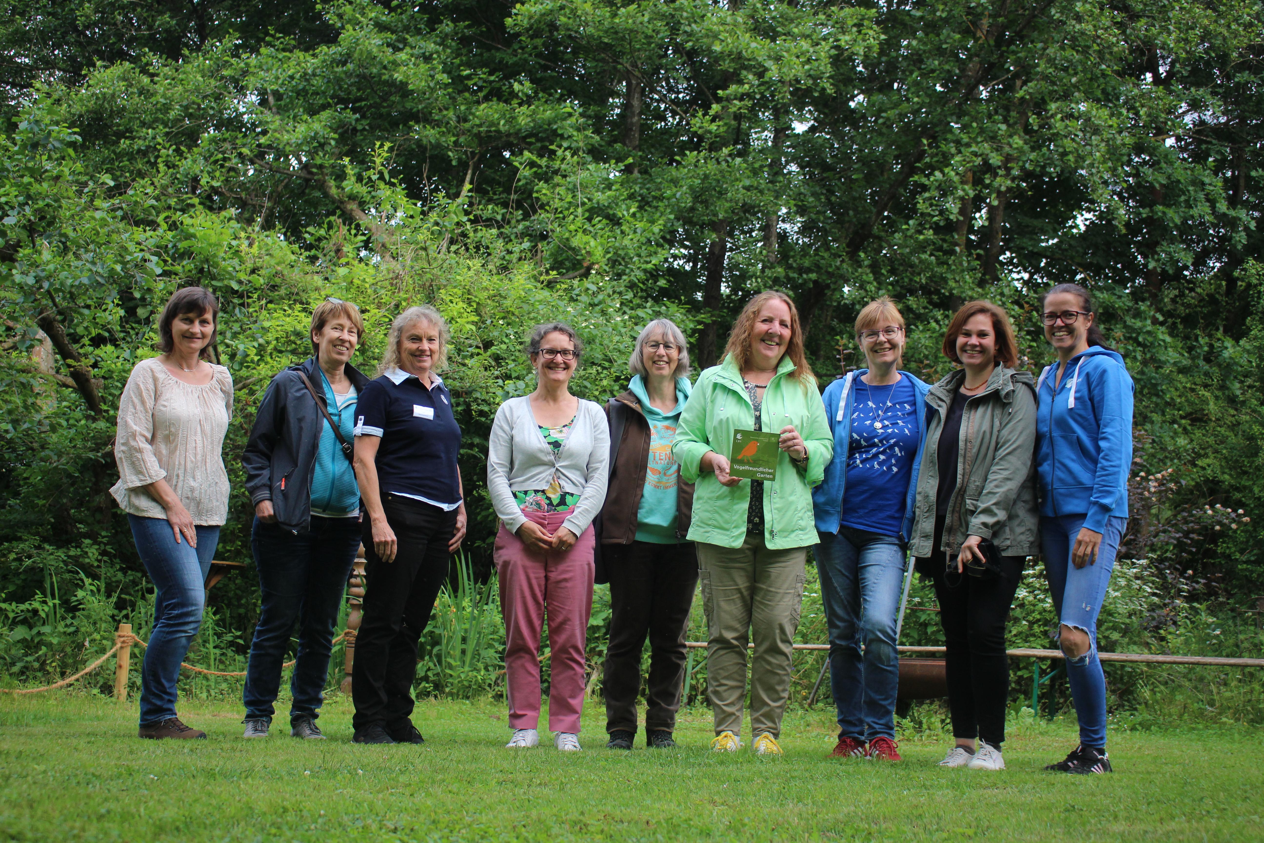 Im Landkreis Roth-Schwabach übergab die LBV-Gartenjury auch der Gartenbuchautorin und Protagonistin der Sendung Im Landkreis Roth-Schwabach übergab die LBV-Gartenjury auch der Gartenbuchautorin und Protagonistin der Sendung