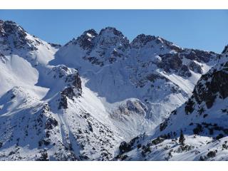 Foto des Anrisses einer sehr großen Schneebrettlawine, die sich am 24.02. am Roßgundkopf in den Allgäuer Alpen von selbst löste.