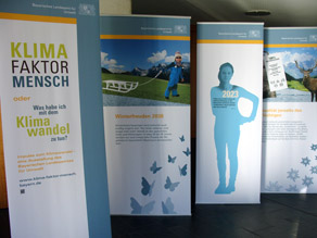 Verschiedene Banner zur Ausstellung KLIMA FAKTOR MENSCH