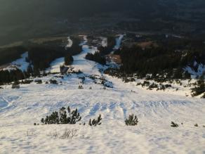 Blick vom Berg (mit Schneedecke) ins Tal (Schneedecke ist nicht mehr vorhanden)