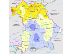 Bayernkarte mit Verteilung der fehlenden Niederschläge im Sommerhalbjahr 2018 (Nordbayern trocken, Südbayern feuchter).