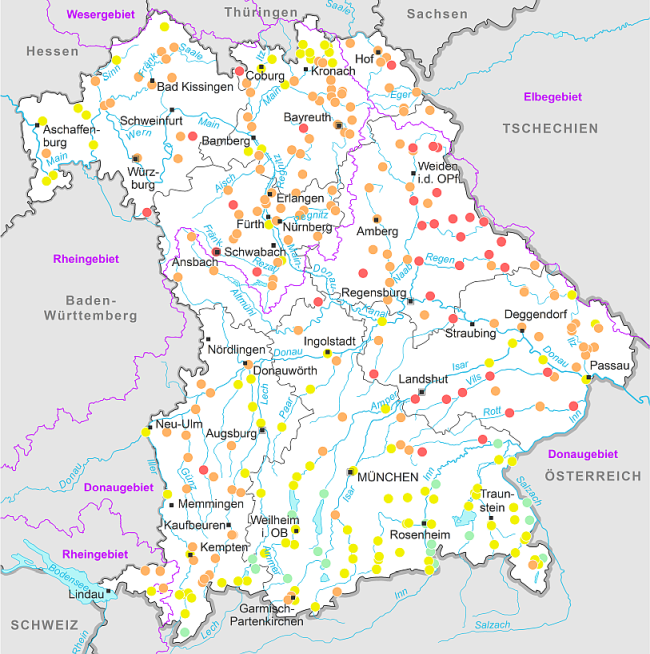 Bayernkarte mit farblicher Kennung der mittleren Abflüsse für 2020 in [%] des langjährigen mittleren Abflusses an verschiedenen Pegeln (Rohdaten). Die nähere Erläuterung erfolgt im nachfolgenden Text.