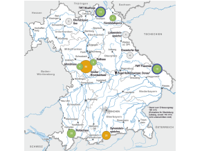 Betriebsräume der Talsperren für Niedrigwasseraufhöhung Ende August 2022. Die Talsperren mit Baumaßnahmen wurden farblos unterlegt. Dies betrifft den Ellertshäuser See, den Liebensteinspeicher und den Eixendorfer See mit sehr niederen Füllungsgrad. Der Brombachsee und der Sylvensteinspeicher zeigen einen höheren Füllungsgrades von knapp 50%. Die restlichen Talsperren weisen über 50% Füllung des Betriebsraumes auf, die Betriebsräume des Altmühlsees, Rothsees und Rottachsees sind zu 100% gefüllt.