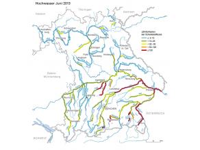 Bayernkarte mit den größten Gewässern. Ihre partielle Einfärbung zeigt die Jährlichkeiten der Abflüssen in bestimmten Abschnitten