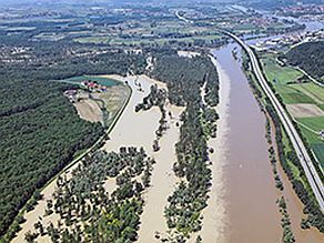 Isarmündung bei Hochwasser