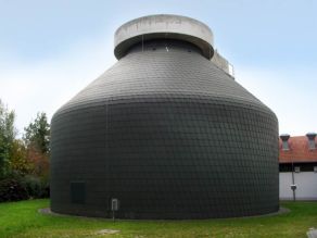 Faulturm, sieht aus wie eine große Flasche