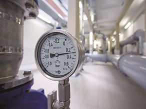 Blick auf ein Manometer. Blick auf ein Manometer.