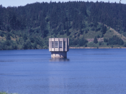 Wasserentnahmeturm der Trinkwassertalsperre Mauthaus.