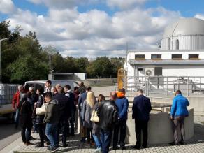 Група відвідувачів на очисних спорудах громади Бад-Аббах