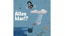 Logo zum Podcast 'Alles klar!?': oben ein Kopfhörer, links der Text 'Podcast Alles klar!?', rechts eine Regenwolke regnet auf einen Menschen, ein Wasserglas und eine Lupe mit einem Wasserfloh, darunter.