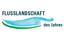 	Logo der Aktion der Flusslandschaft des Jahres mit dem Schriftzug und einer aquarellartigen Wellenform mit zwei geschwungenen Linien, die an einen Fluss mit Ufer erinnern.